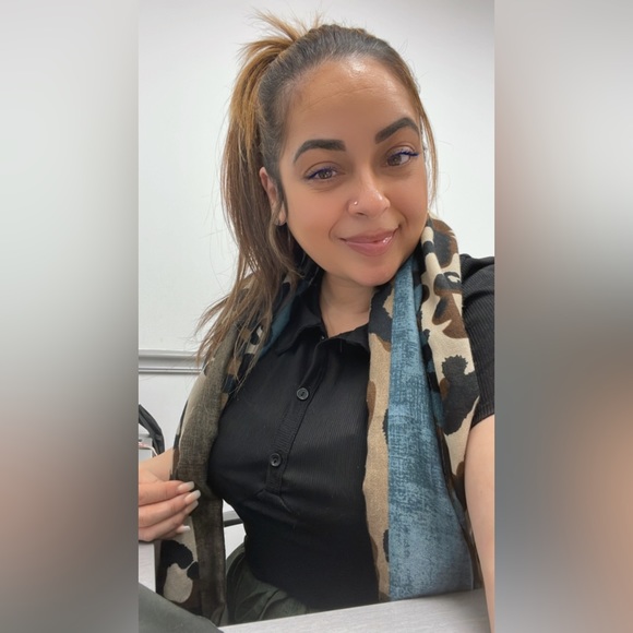 Meet your Posher, Marilyn - Picture 2 of 8